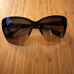 Tom Ford sunglasses.